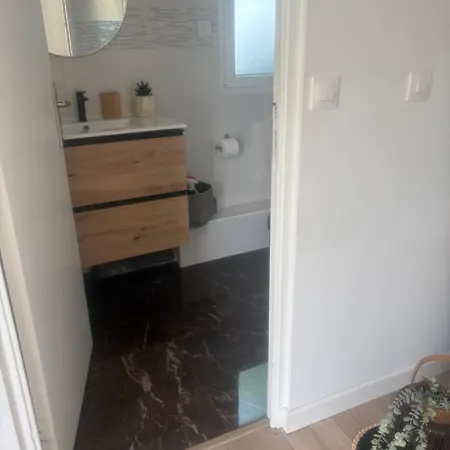 Holiday home Maison Cosy 62m2 Avec Et Terrasse - Proche Orly & Paris - Climatise *